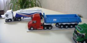 Грузовики Scania и Renault из бумаги