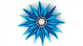 Как сделать снежинки из бумаги на Новый год 2021