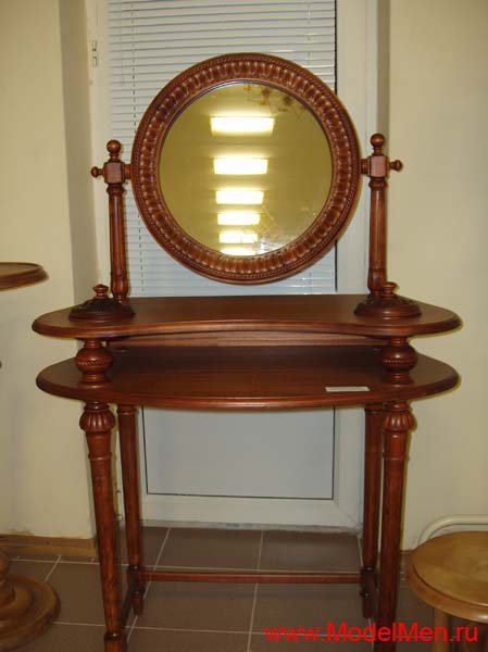 резной стол с зеркалом