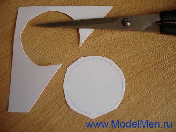 Вырезание кругов из бумаги