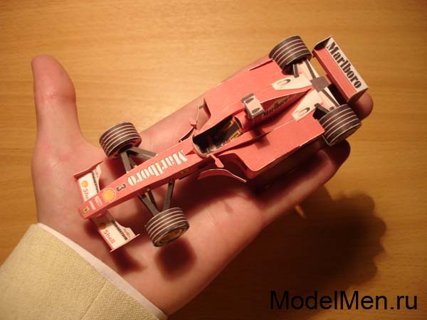Ferrari F1-2000 из бумаги