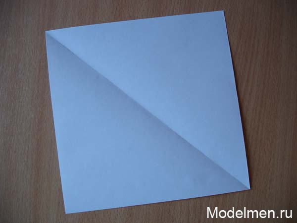 Складывание бумаги для вырезания пятилучевой (пятиконечной) снежинки