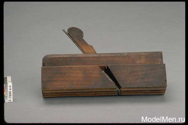 Старинный ручной инструмент рубанок
