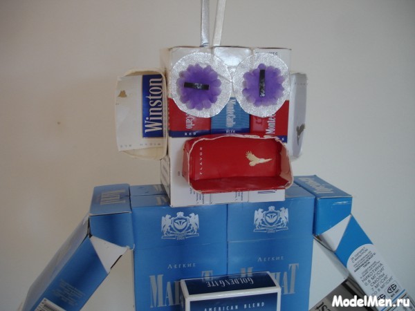 Робот из пачек от сигарет