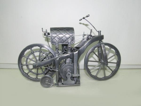 Модели мотоциклов из металла.
