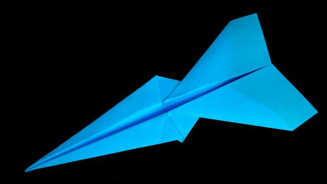 Как сделать бумажный самолетик который далеко летит