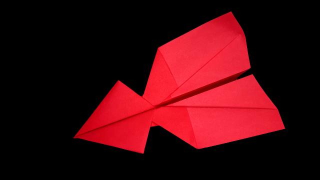 Как сделать самолетик из бумаги, который реально далеко летит