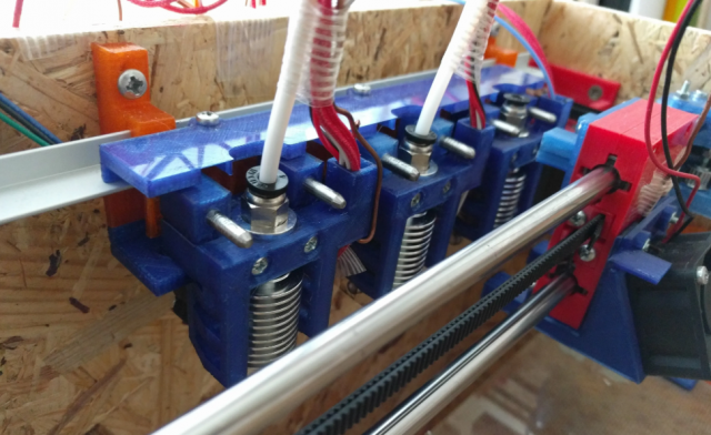 мультиэкструдерный 3д принтер