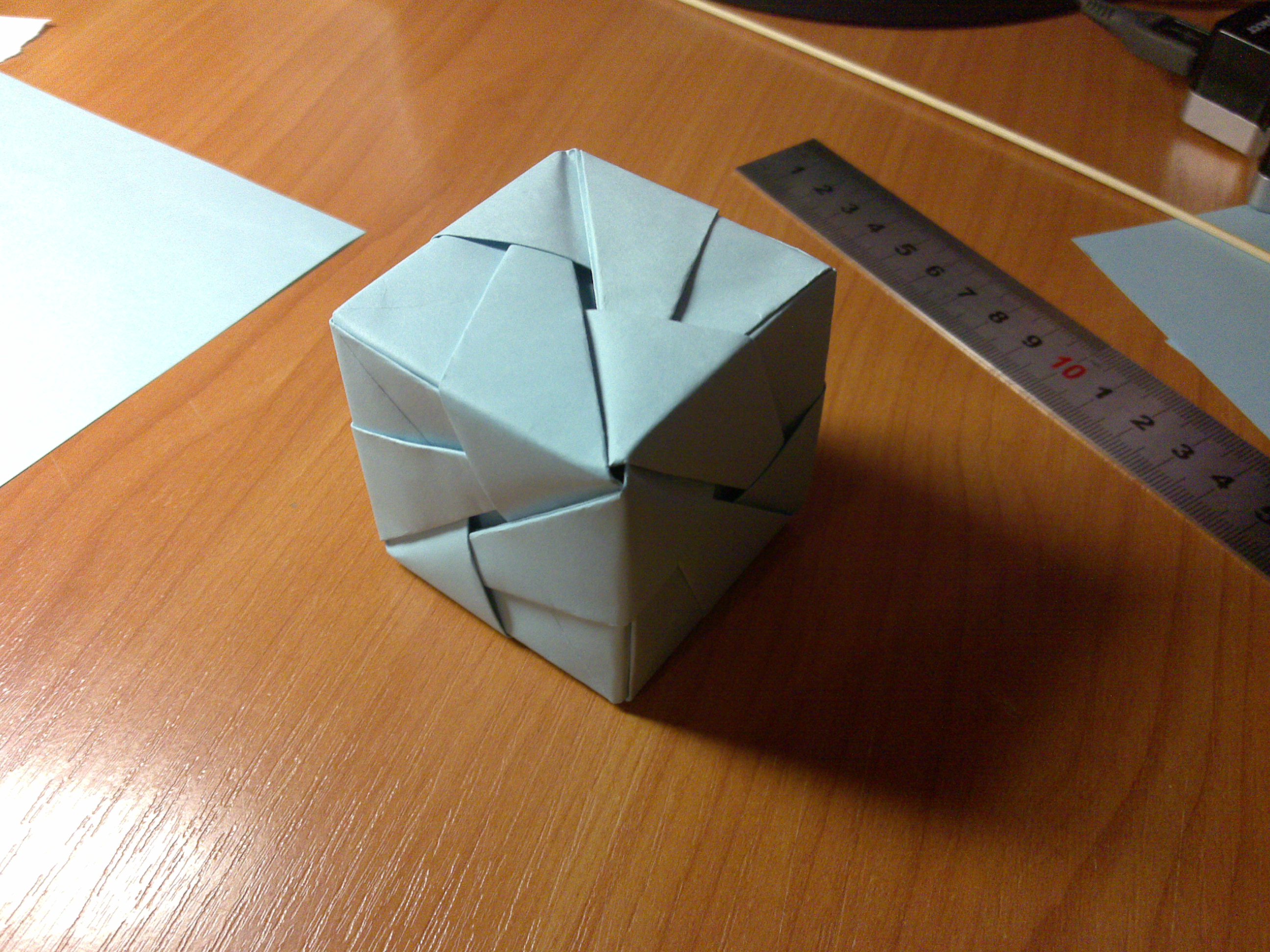 куб из картона